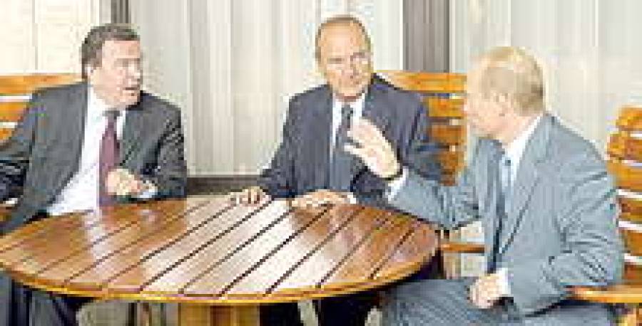 Владимир Путин: &ldquo;Россия готова к сотрудничеству как в европейском, так и в трансатлантическом формате. А трехсторонние встречи не являются противовесом кому-либо, это не закрытый клуб&rdquo;.