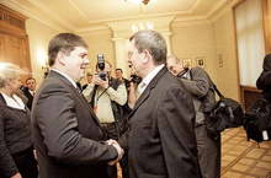 Страну возглавил &quot;народный&quot; премьер