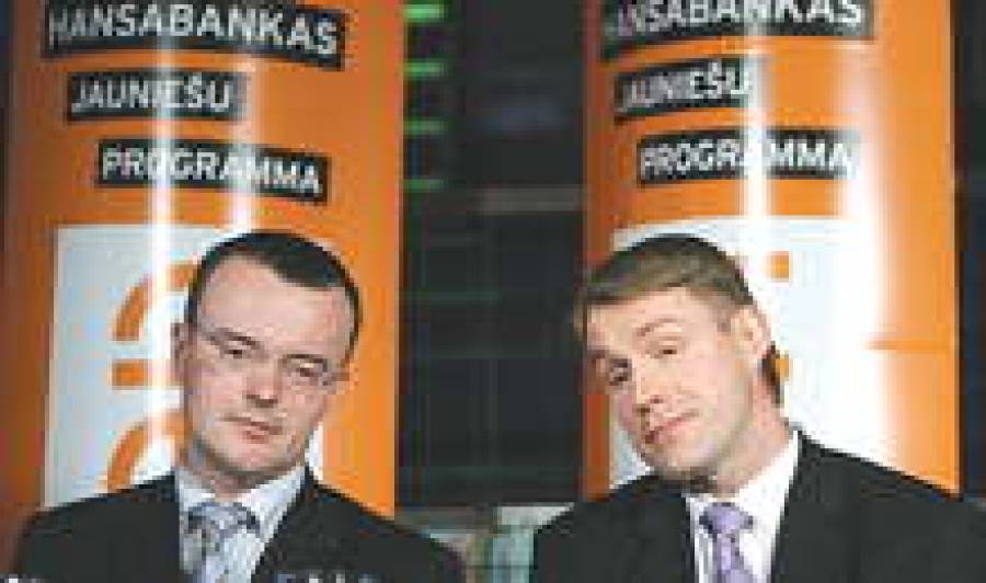 Аналитик Hansabanka Петерис Страутиньш (слева) и адвокат  Эрик Блумбергс.