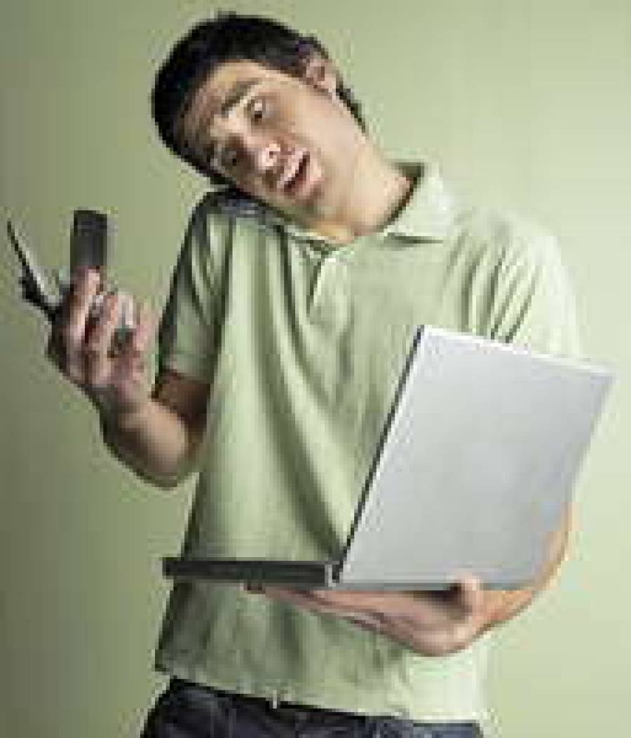 Вирусы поражают не только компьютеры, но и мобильные телефоны.