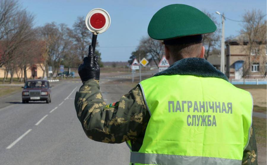 Беларусь закрывает наземные границы с Латвии