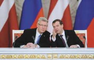 Валдис Затлерс и Дмитрий Медведев.