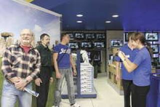 Светлое прошлое: фотография на память из вновь открытого магазина Euronics.
