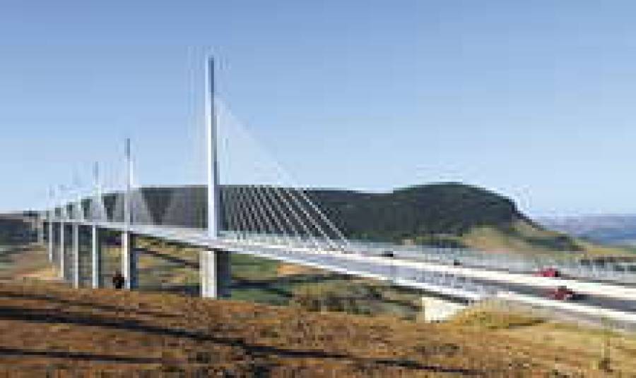 На строительство Северного коридора претендует фирма VINCI Construction, занимавшаяся возведением виадука Мийо во Франции.