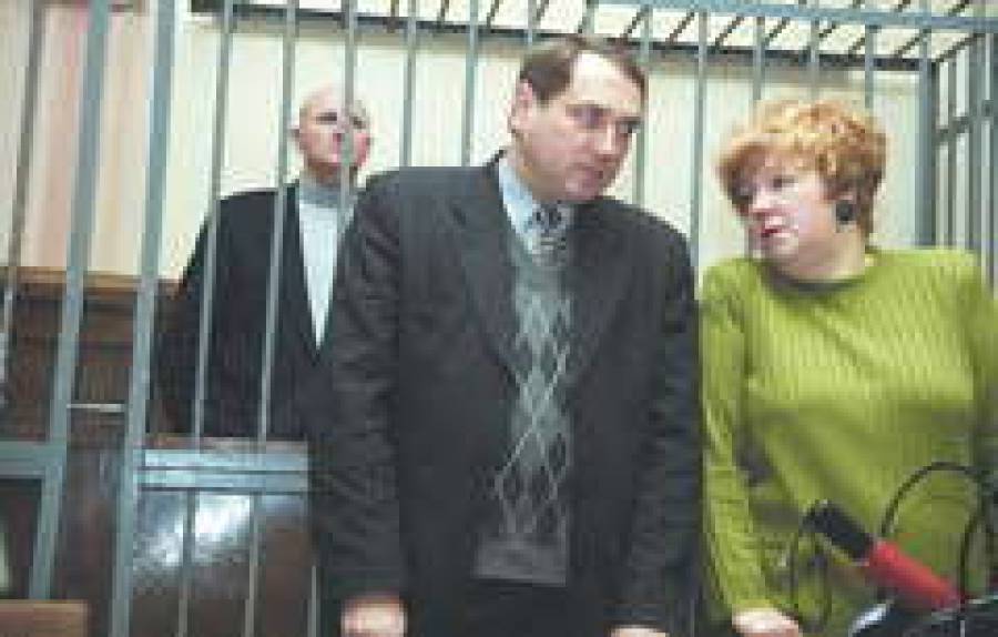  Адвокаты горой стоят за подзащитных.