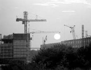 К двум главным игрокам на латвийском рынке башенных кранов &mdash; фирмам Valiants и UBAK &mdash; добавилась Baltic Cranes, имеющая литовские корни.