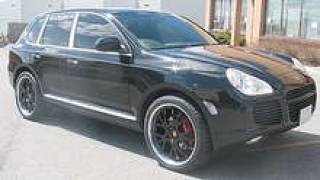 В Юрмале сожжен Porsche Сayenne