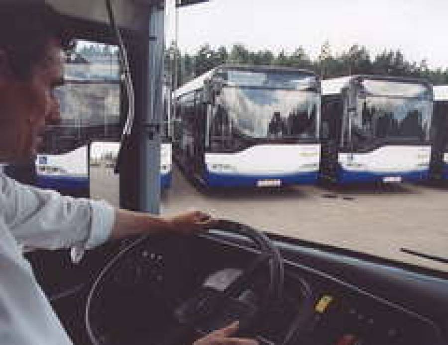  &quot;Поляки&quot; выстроились на парад в автопарке Imanta.