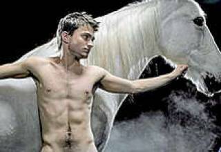 Дэниэл Рэдклифф в спектакле Equus.