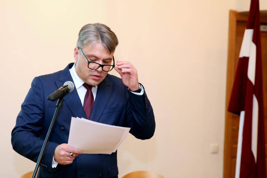 Омбудсмен бьет тревогу: латвийская «минималка» находится ниже порога бедности