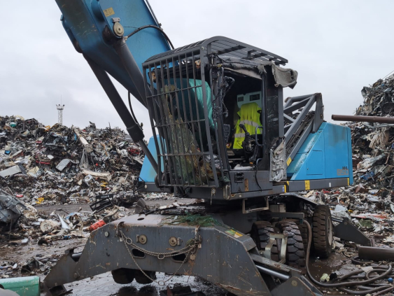 Пожар улице Гранита: причиной могло стать электронное устройство, случайно попавший в отходы