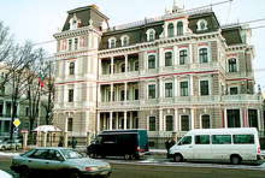 Не работать больше Александру Рогожину в российском посольстве в Риге.