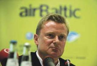 Бертольт Флик заявил, что готов сам выкупить государственные акции airBaltic, но ему не хотят этого позволить.
