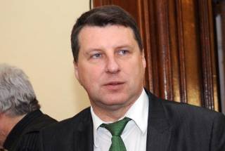 Президент Латвии уговаривает неграждан становиться гражданами без экзаменов