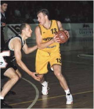  Герой победной концовки Айгар ЗЕЙДАКС (с мячом). 