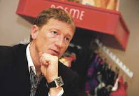 &laquo;Россия &mdash; это большой риск. То там шпроты вылетают, то свинина, то молоко. В один день это может коснуться и текстиля&raquo;, &mdash; говорит  Эдгар Штелмахерс.