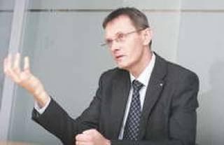 А.Вилкс считает, что принятие Эстонии в еврозону может реально поднять латвийскую экономику.