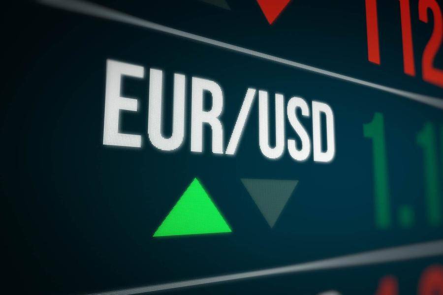 Курс евро достиг минимума за последние 20 лет