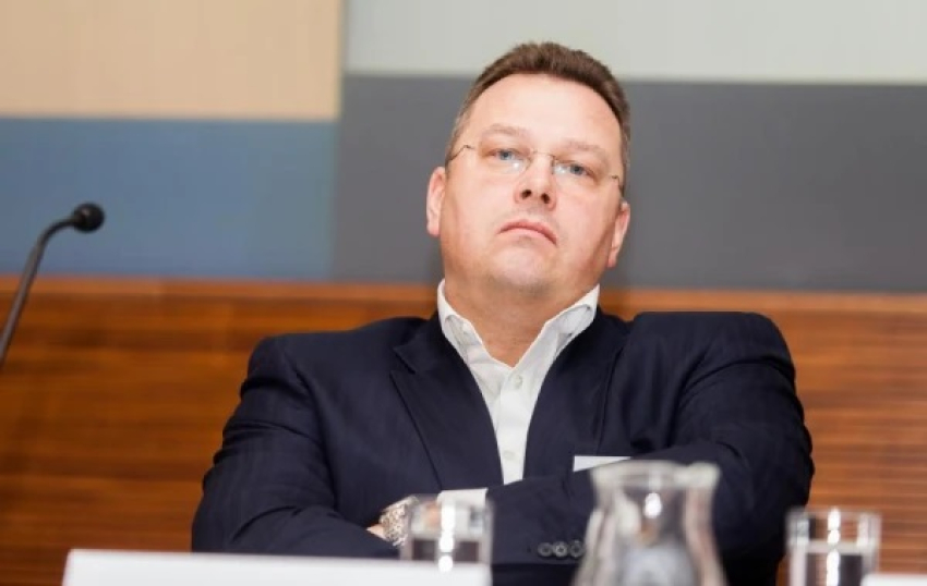 «Это деньги, украденные бюрократией». Рунгайнис рассказал, насколько Латвия на самом деле отстает от Литвы