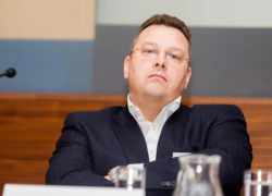 «Это деньги, украденные бюрократией». Рунгайнис рассказал, насколько Латвия на самом деле отстает от Литвы