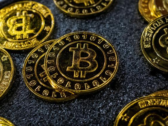 Стоимость Bitcoin впервые превысила 100 000 долларов США
