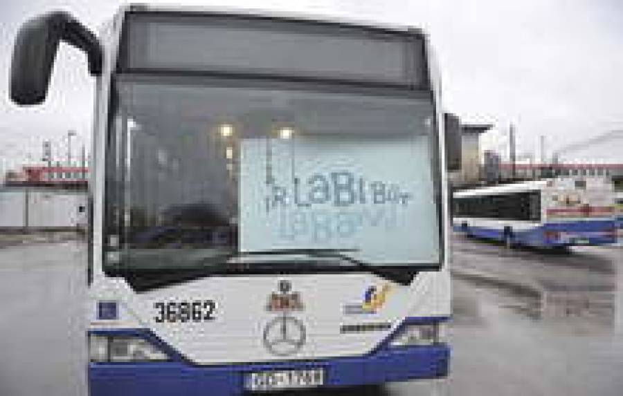 “Хорошо быть хорошим” — лозунг на автобусе Mercedes в свете вскрывшихся фактов звучит как издевательство.