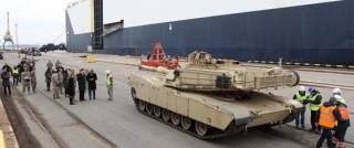 Французский политолог: высадка в Риге американской бронетехники выглядит смешно
