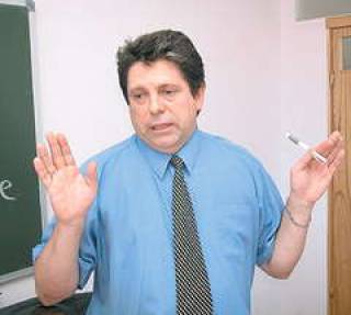  Владимир ЗВОНАРЕВ