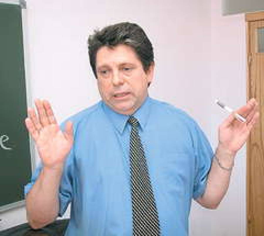  Владимир ЗВОНАРЕВ