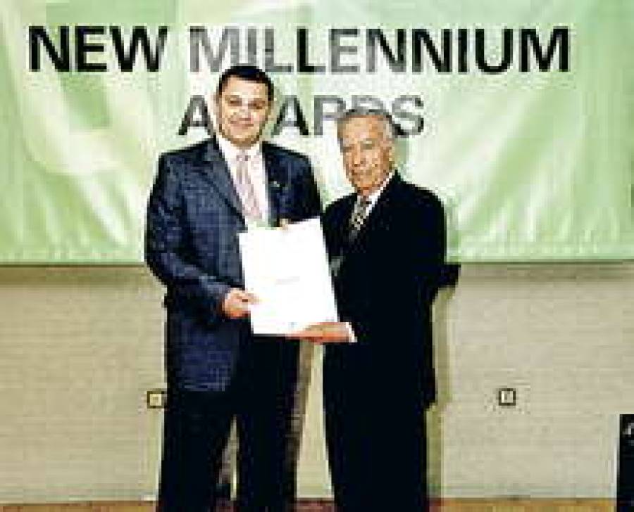 Награду за лучшее торговое имя в Испании получил председатель правления компании Eiro Steel Андрис Кравалис (слева).