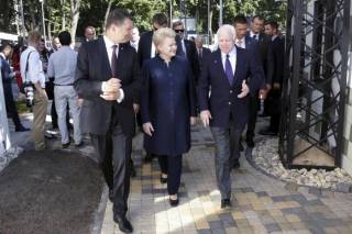 Два президента (Латвии и Литвы) и один сенатор (США).