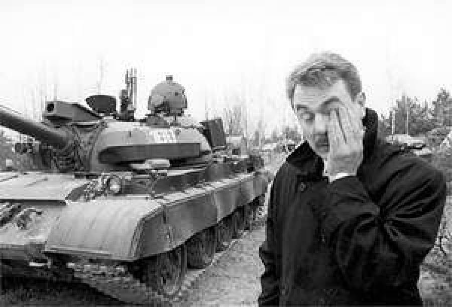 Три танка, посол и министр