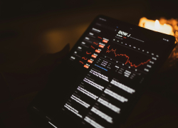 Оптимизм на биржах: Dow Jones растёт, несмотря на падение акций Nvidia