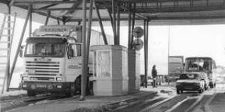 Российская граница закрылась. Автоперевозчикам перестали продавать разрешения на въезд