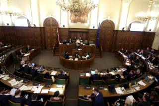 В Сейме приняли жесткое решение в отношении невакцинированных депутатов