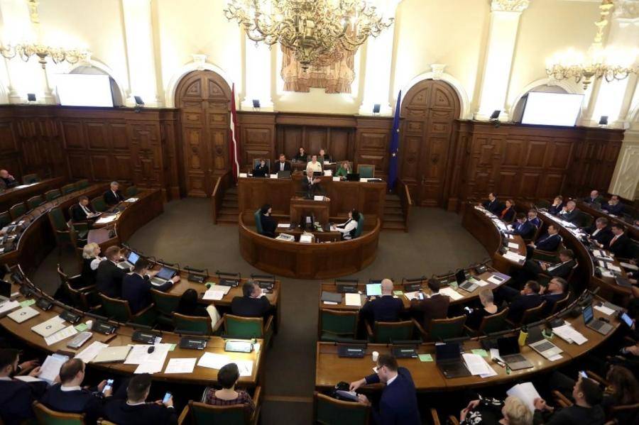 В Сейме приняли жесткое решение в отношении невакцинированных депутатов