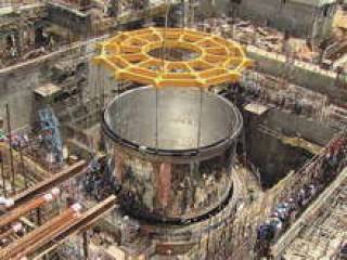 Hitachi-GE Nuclear Energy и Westinghouse Electric Corporation имеют большой опыт в строительстве АЭС.