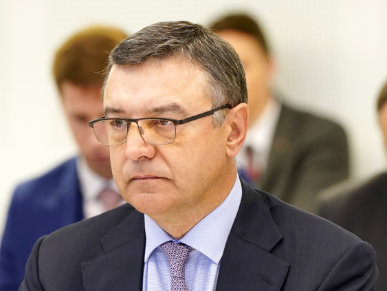 Рейрс будет консультировать Мелбарде по финансовым вопросам
