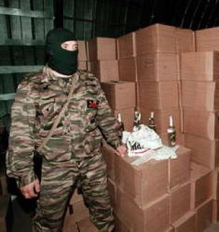 Тяжелое похмелье. Полицейские накрыли спиртовой заводик в Елгаве