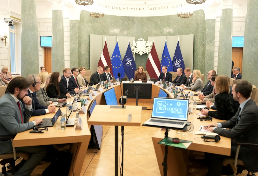 Правительство продвигает график бюджета без плана по сокращению расходов -&nbsp;работодатели