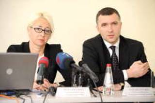 Глава FKTK Ирена Крумане и ее заместитель, ныне — временный глава Latvijas Krājbanka Янис Бразовскис.