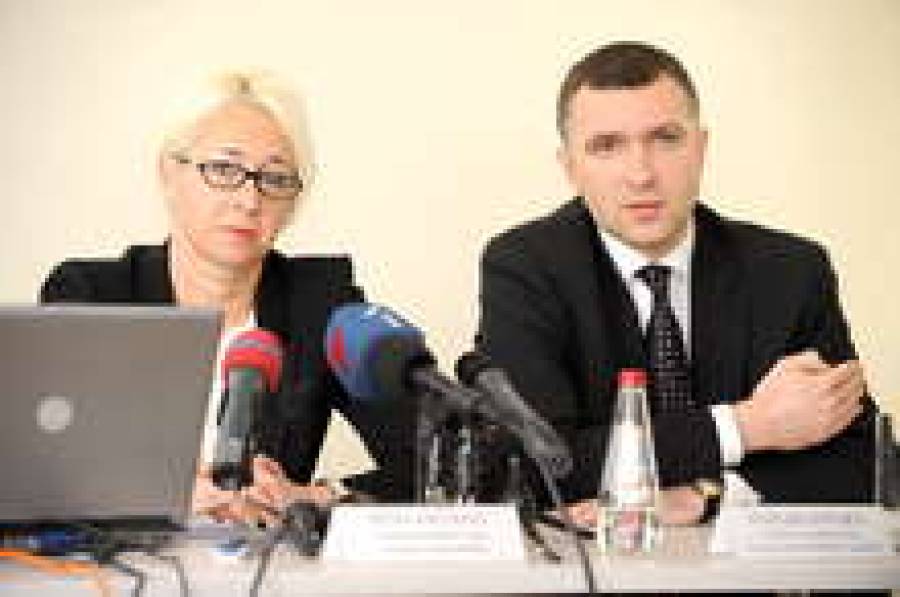 Глава FKTK Ирена Крумане и ее заместитель, ныне — временный глава Latvijas Krājbanka Янис Бразовскис.