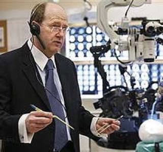 Робот-нейрохирург