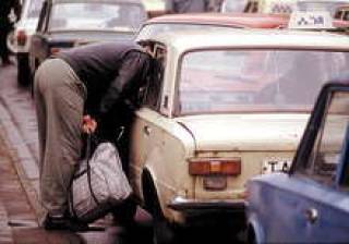 “А без счетчика почем отвезешь?” В начале 90-х никто государству никаких налогов не платил.