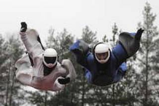KNAB вставляет палки в пропеллер Aerodium.