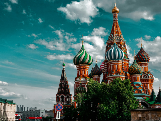 Россия сократит расходы на социальную сферу, образование и здравоохранение