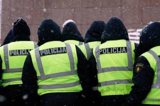 В поисках педофила в Риге схватили эксгибициониста, который оказался невиновен