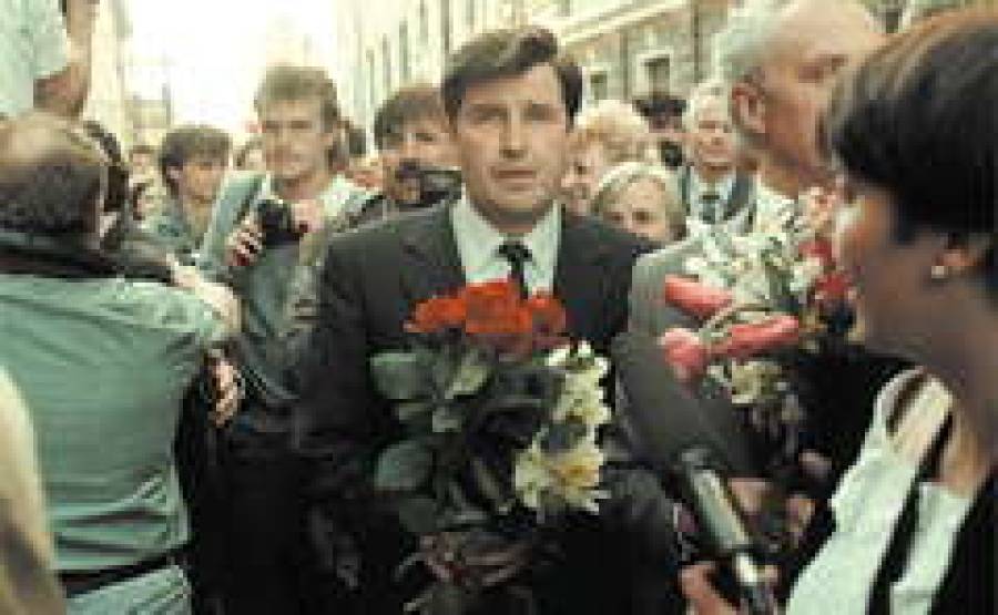  Рига. 4 мая 1990 года. Анатолий ГОРБУНОВ принимает поздравления.