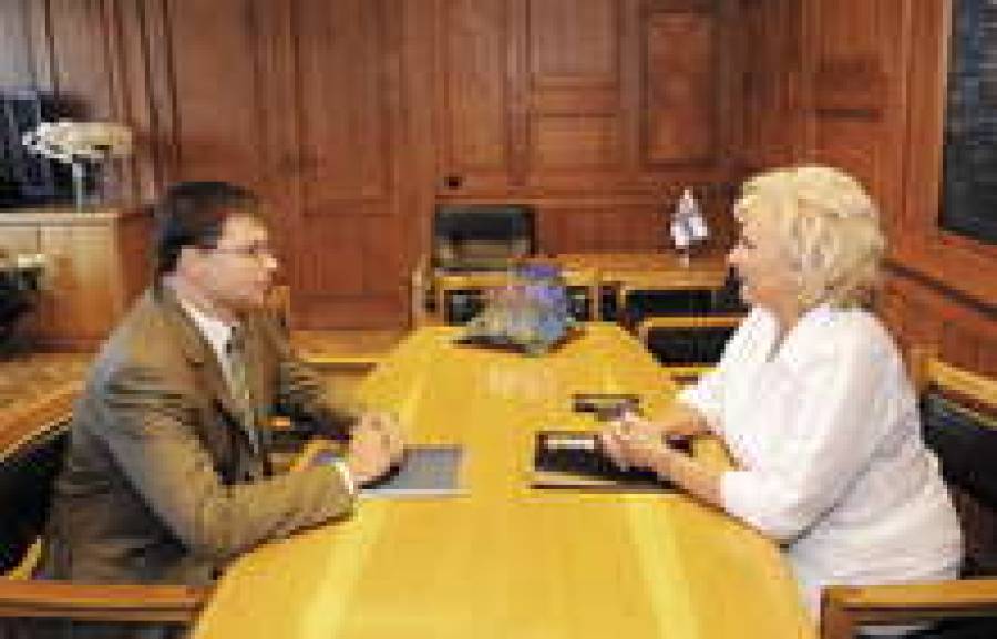 Встреча Байбы Розентале и Валдиса Домбровскиса: как с премьером не садись, а 45 миллионов на здравоохранение все равно не получишь.