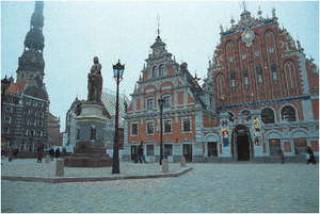  Дом Черноголовых стал доминантой Ратушной площади. 